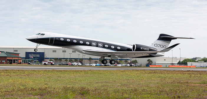The fully outfitted G700 on its first flight