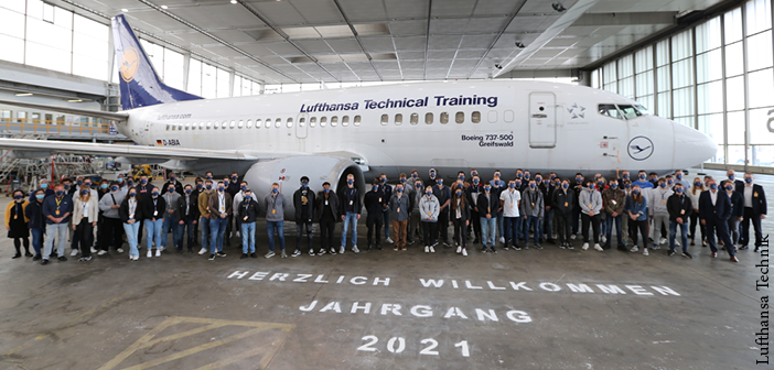 126 young people are beginning their training in the Lufthansa Technik Group in August 2021