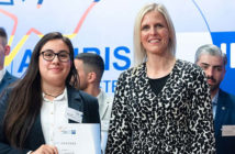 Nicole Klein, aircraft electronics technician, and Swaantje Creusen, chairwoman of the DIHK Education Council, at the 2023 national award ceremony for the best apprentices