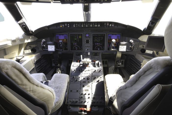 Challenger 650 cockpit
