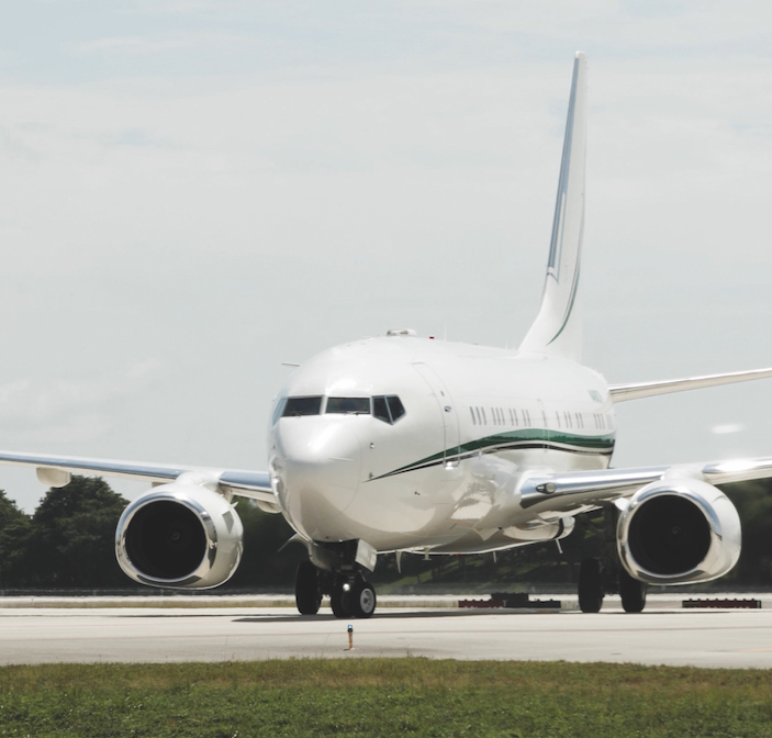 BBJ on runway